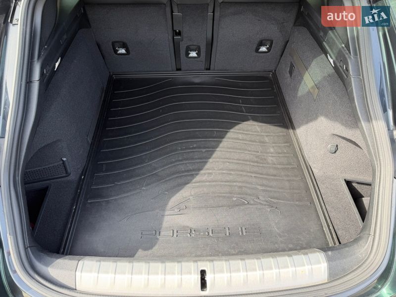 Седан Porsche Taycan 2022 в Ровно