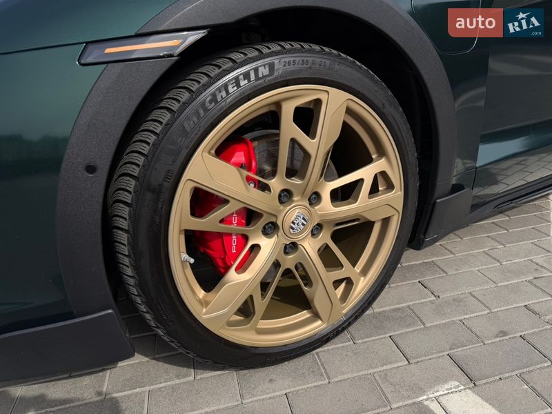 Седан Porsche Taycan 2022 в Ровно