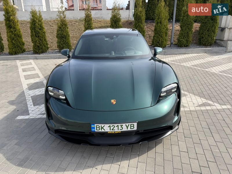 Седан Porsche Taycan 2022 в Ровно