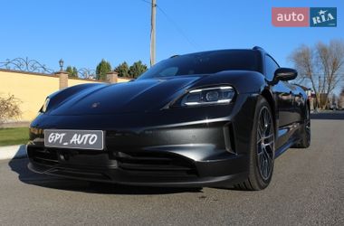 Седан Porsche Taycan 2024 в Киеве