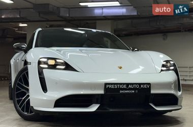 Седан Porsche Taycan 2021 в Киеве