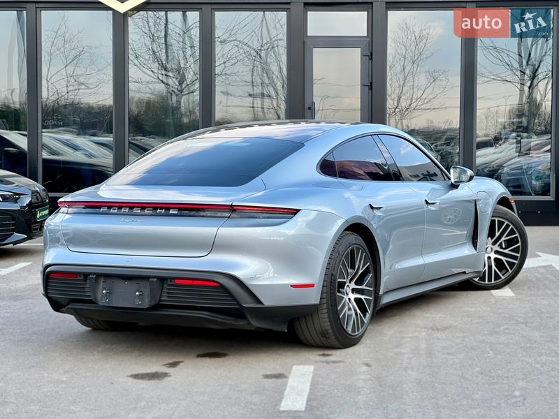 Седан Porsche Taycan 2023 в Києві