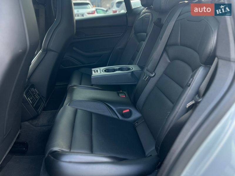 Седан Porsche Taycan 2023 в Києві