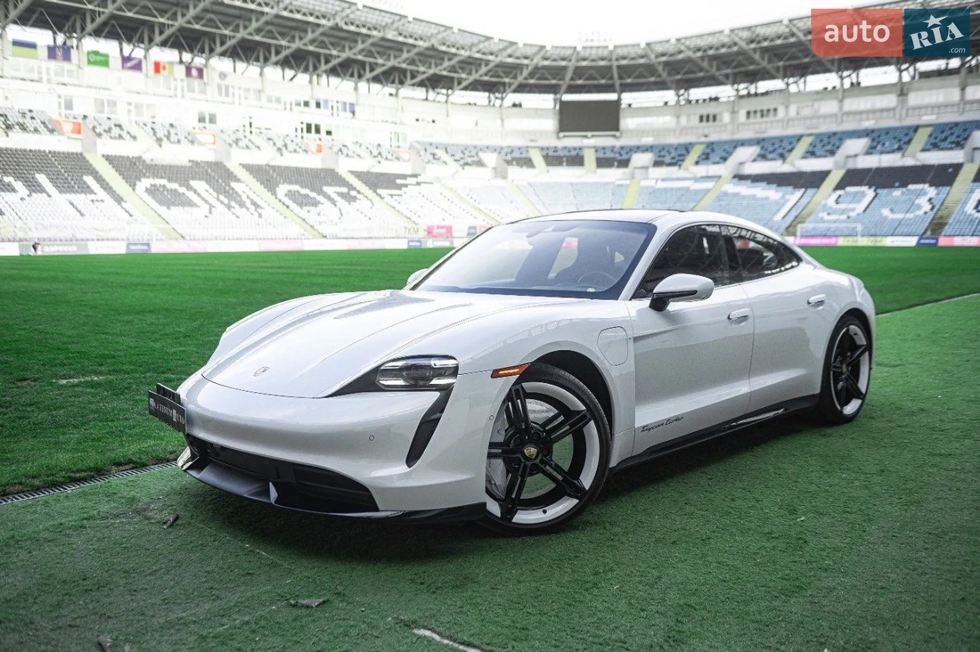 2020 Porsche Taycan - мініатюра 11