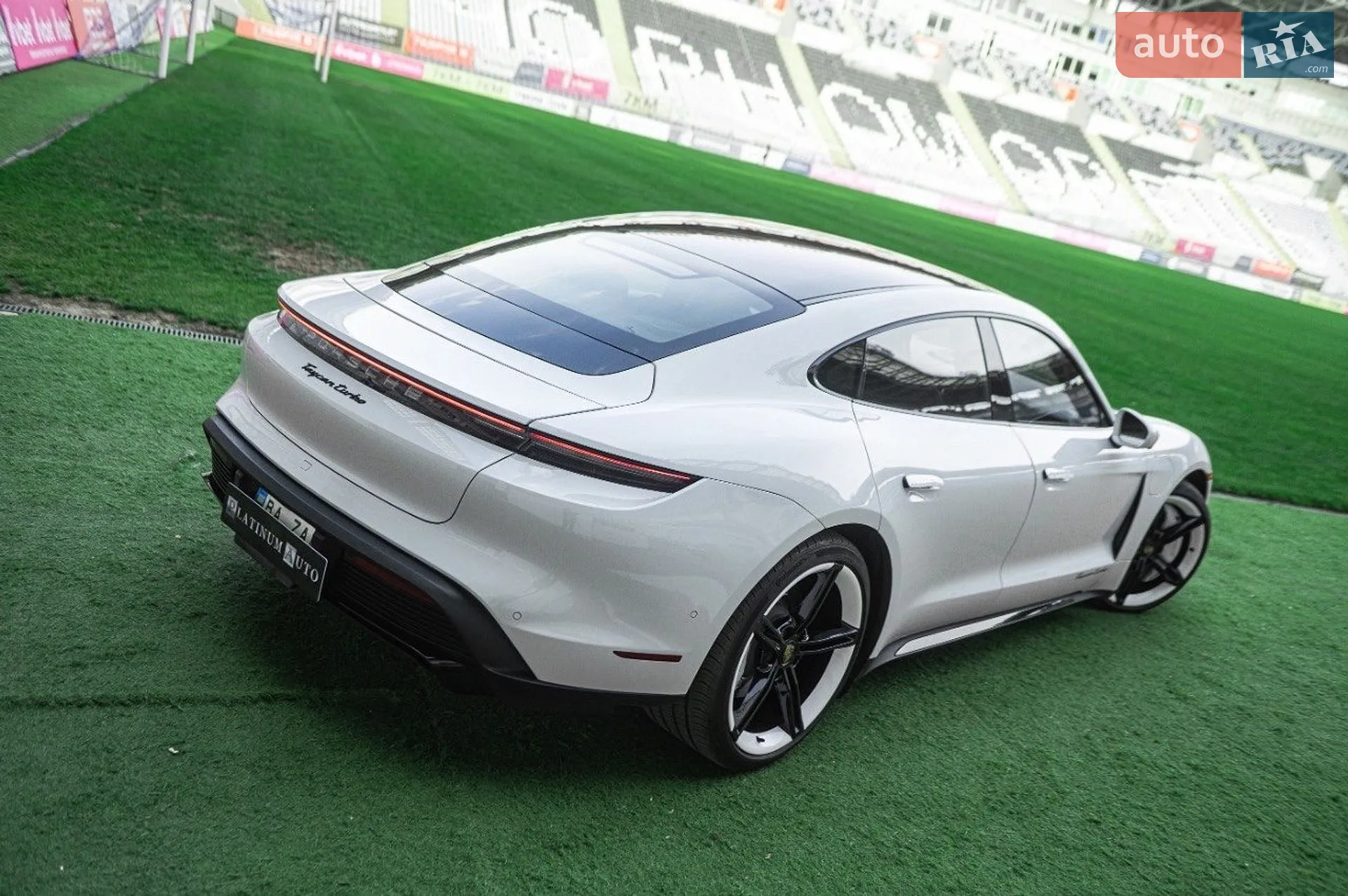 2020 Porsche Taycan - мініатюра 16
