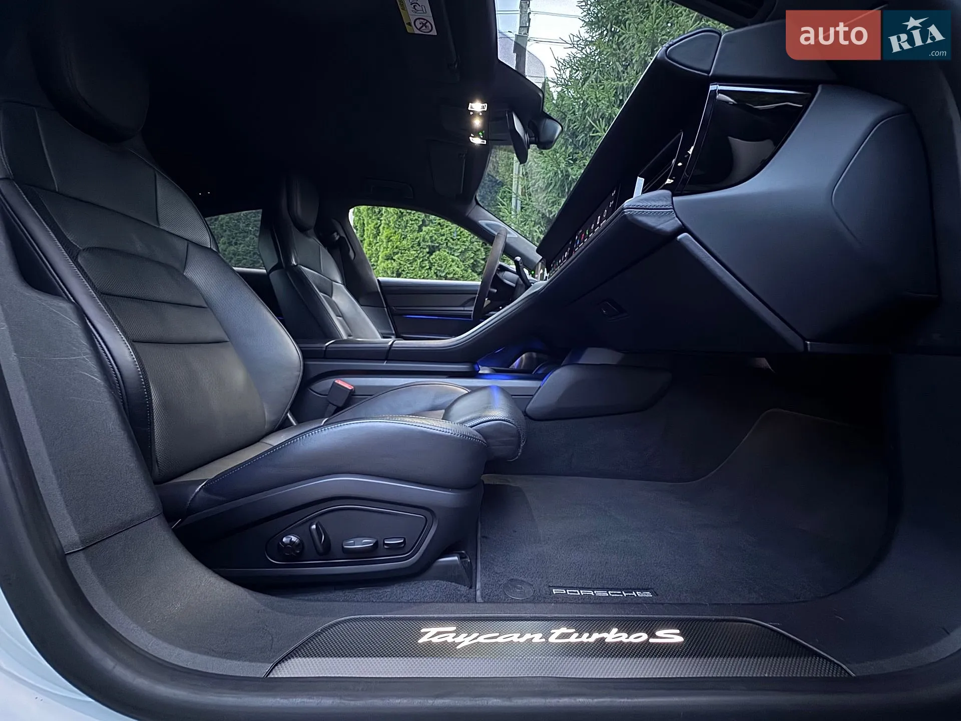 2020 Porsche Taycan - мініатюра 26