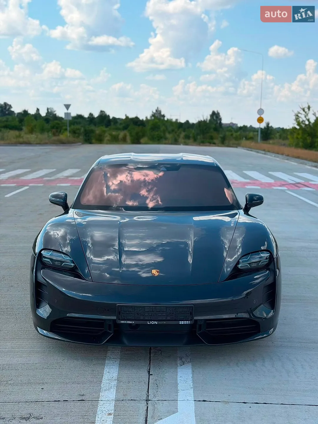 2020 Porsche Taycan - мініатюра 2
