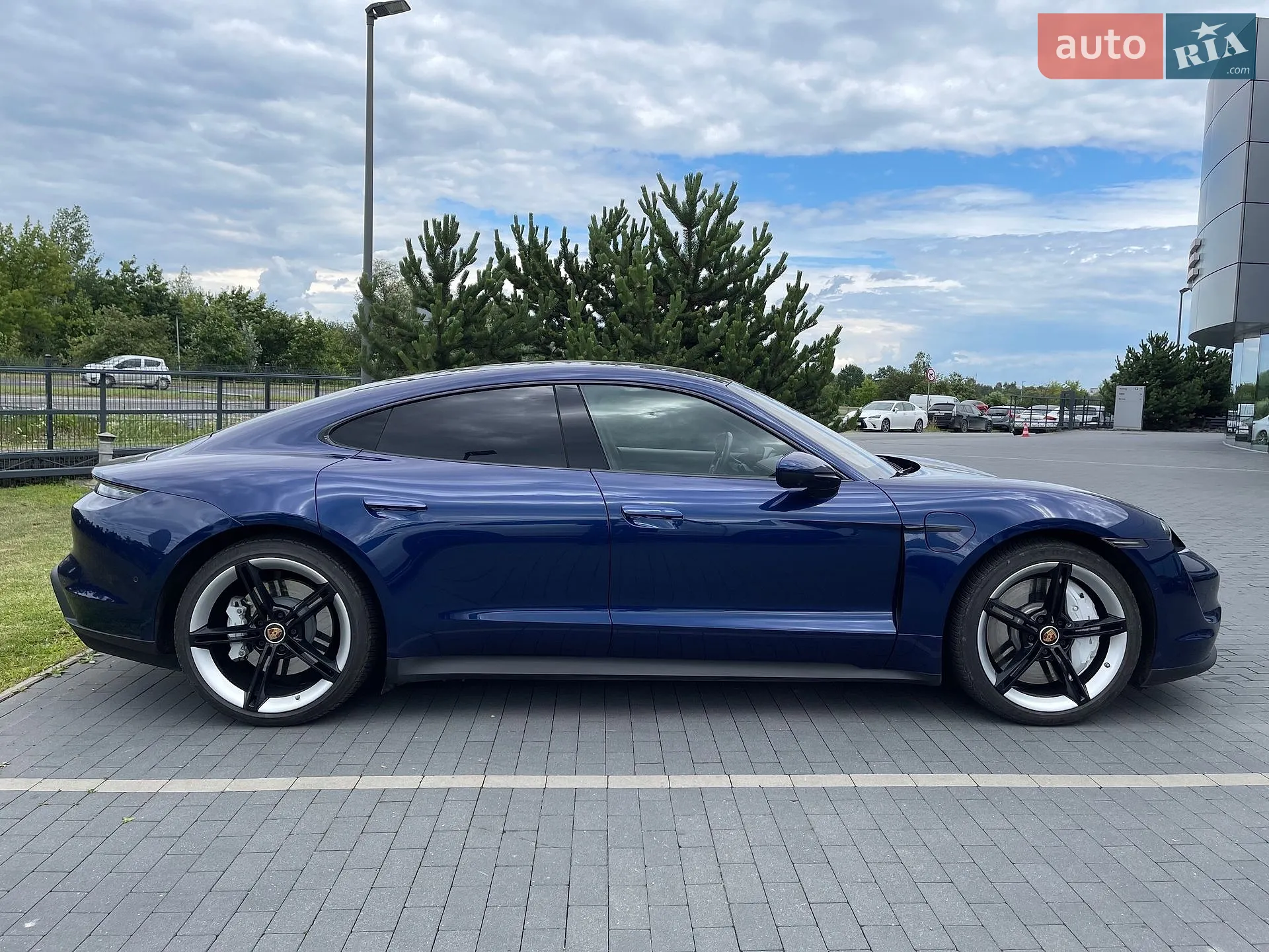 2020 Porsche Taycan - мініатюра 2