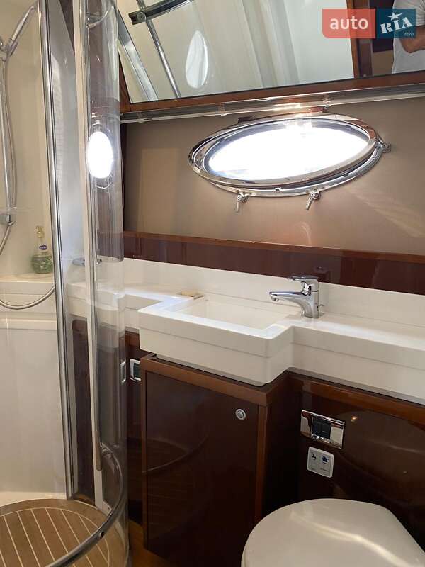 Моторная яхта Princess Flybridge 2009 в Киеве фото 17 Моторная яхта Princess Flybridge 2009 в Киеве