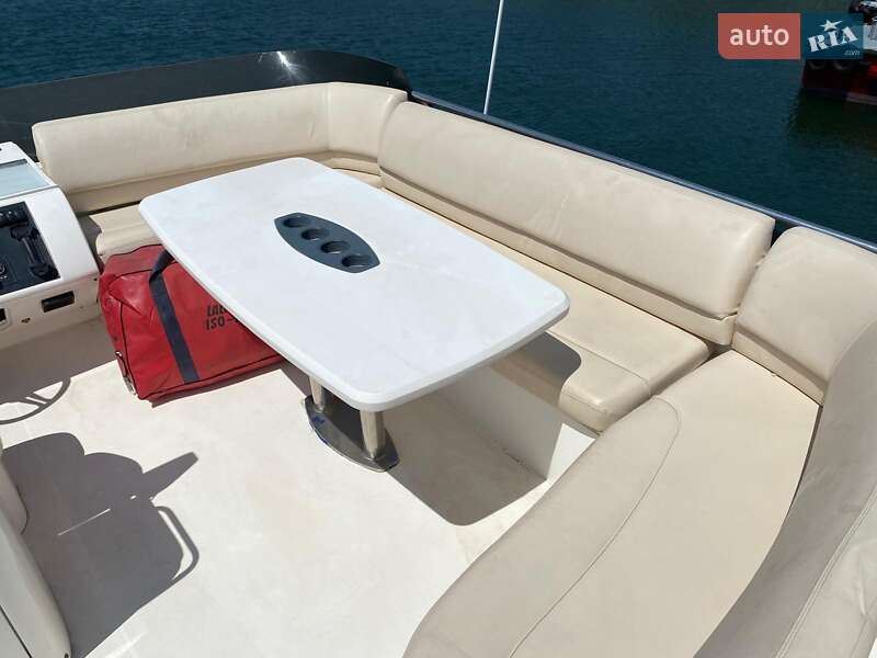 Моторная яхта Princess Flybridge 2009 в Киеве фото 4 Моторная яхта Princess Flybridge 2009 в Киеве