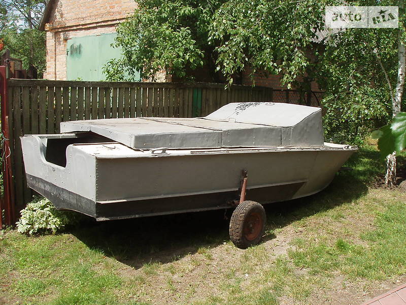 Лодка Прогресс 2 1996 в Лубнах