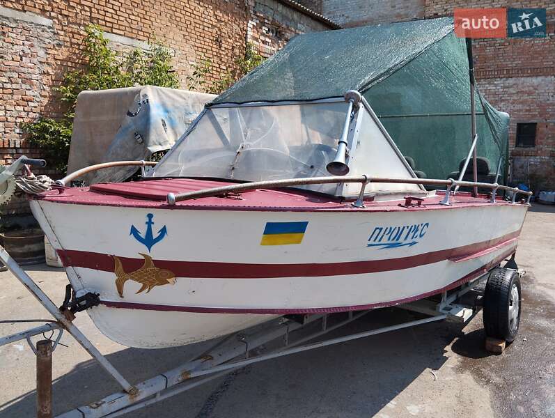 Катер Прогресс 2 2000 в Гайвороні
