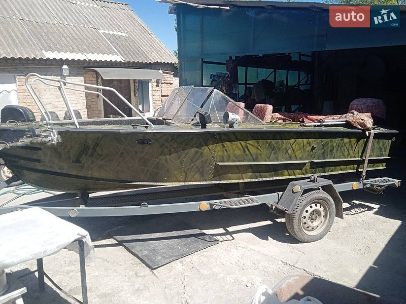 Катер Прогресс 2 1995 в Кропивницькому