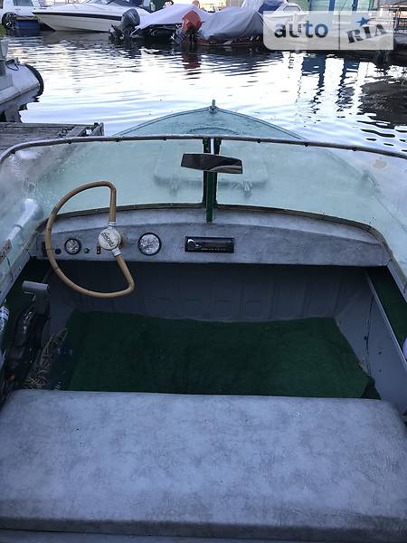 Катер Прогресс 2М 2006 в Киеве