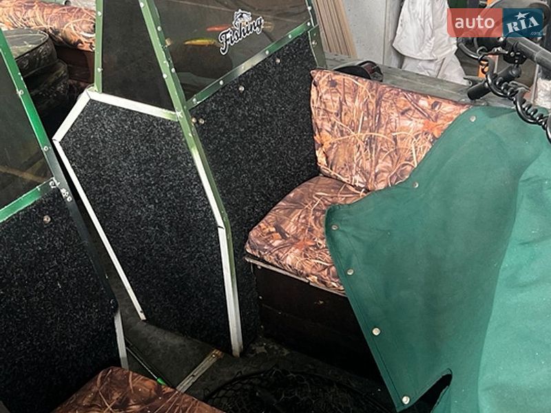 Катер Прогресс 2М 2000 в Киеве