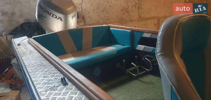 Лодка Прогресс 4 2014 в Херсоне