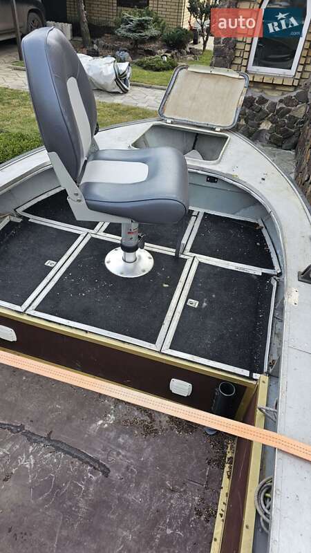 Човен Прогресс 4M 2000 в Кобеляках