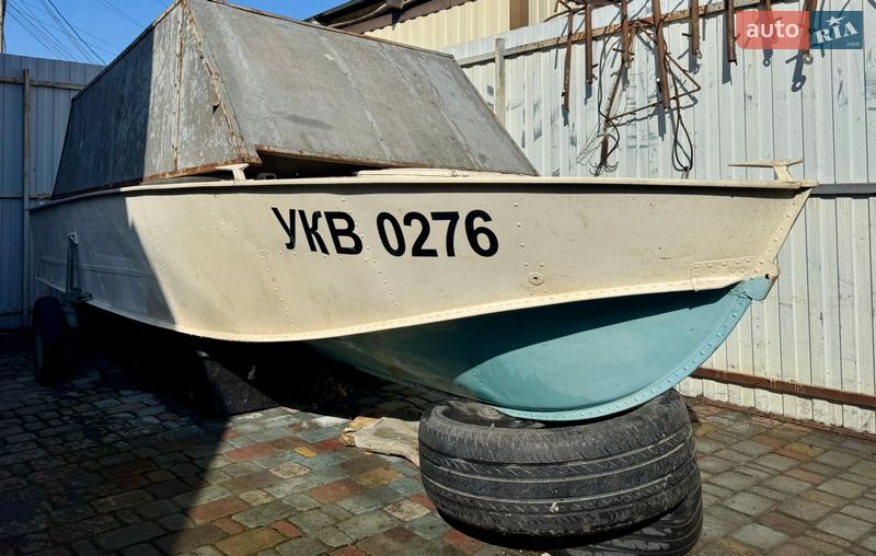 Лодка Прогресс 4M 1990 в Украинке