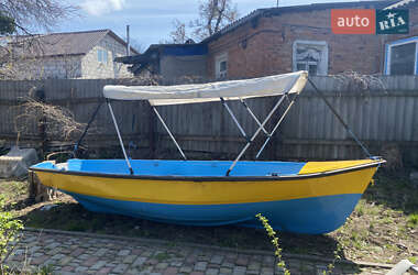 Човен Радуга 51 2001 в Харкові