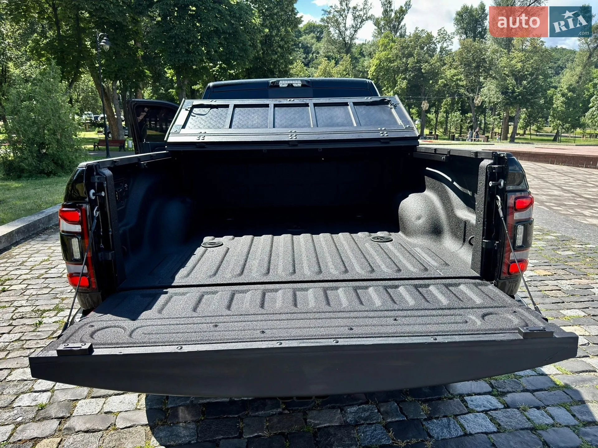2024 RAM 2500 - мініатюра 204