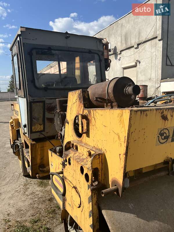 Дорожній каток Раскат ДУ 2005 в Теофіполі