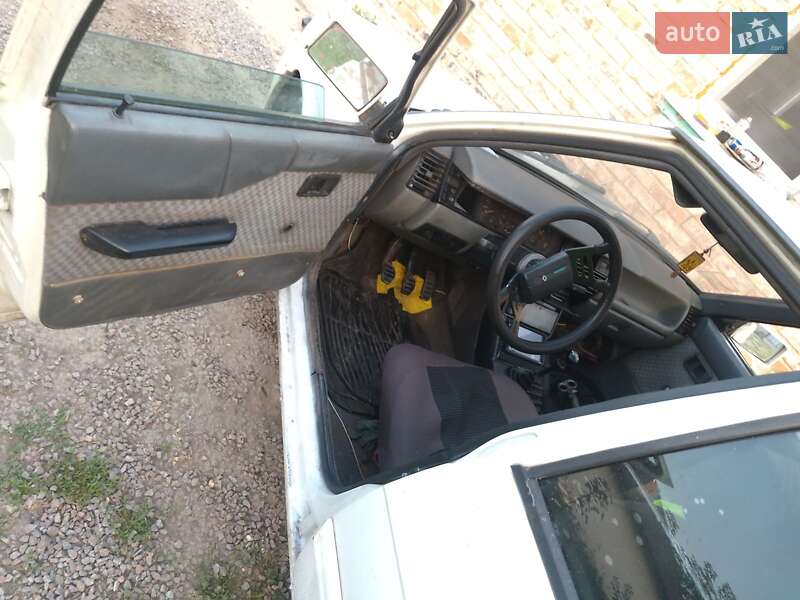 Хэтчбек Renault 11 1988 в Киеве