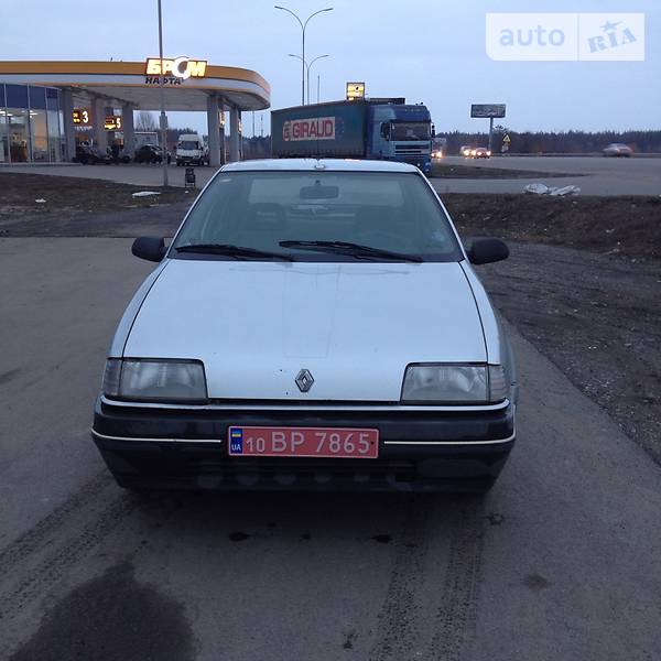 Renault 19 1990 года