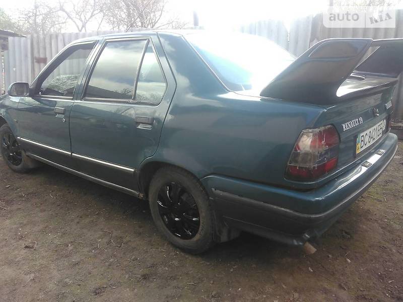 Renault 19 1992 року