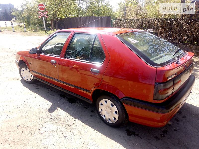 Renault 19 1995 року