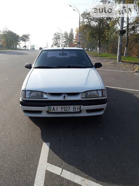 Седан Renault 19 1995 в Вышгороде