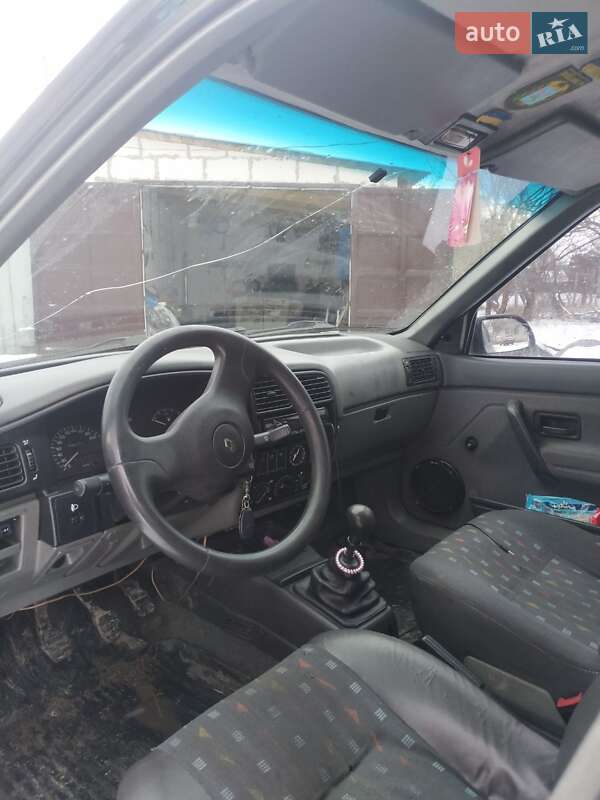 Седан Renault 19 1993 в Дергачах