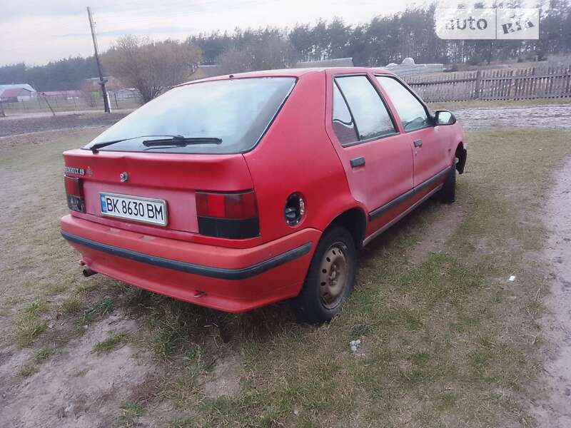 Седан Renault 19 1991 в Вараше
