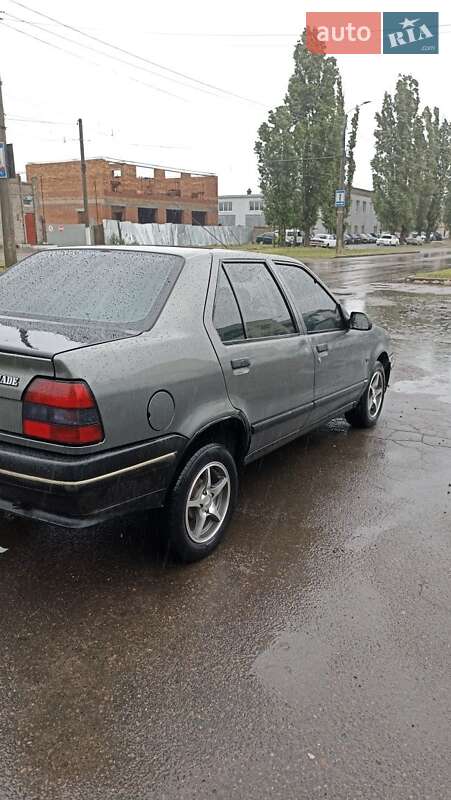 Седан Renault 19 1991 в 