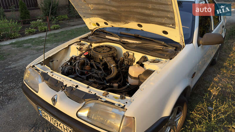 Седан Renault 19 1996 в Измаиле