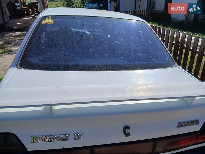 Седан Renault 19 1995 в Ракитном