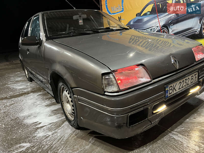 Хэтчбек Renault 19 1990 в Прилуках