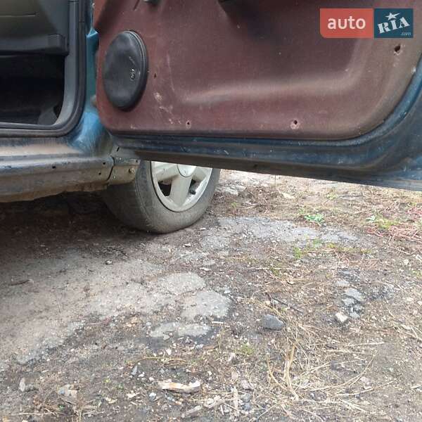 Седан Renault 19 1998 в Безлюдовке