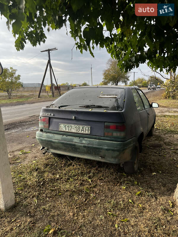 Седан Renault 19 1989 в  фото Седан Renault 19 1989 в