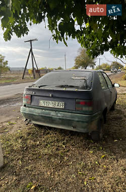 Седан Renault 19 1989 в  Седан Renault 19 1989 в