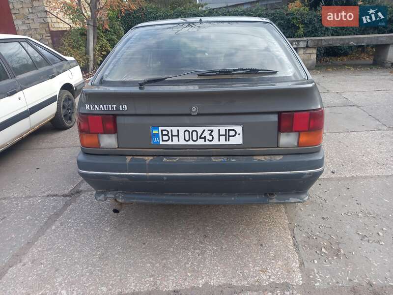 Хэтчбек Renault 19 1989 в Арцизе