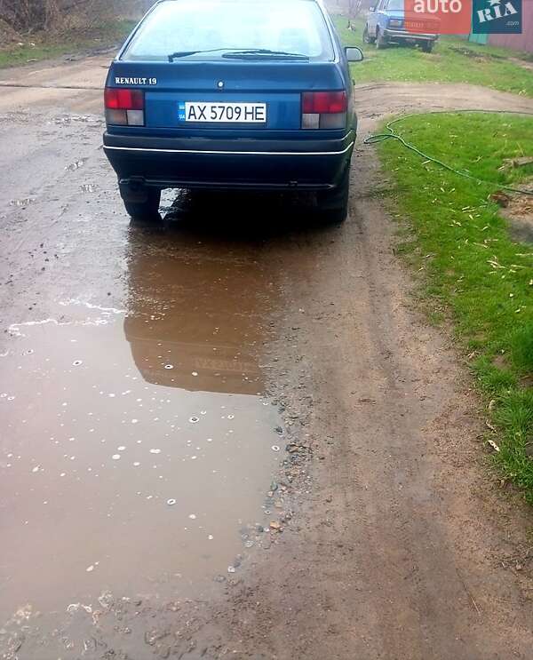 Седан Renault 19 1989 в Харькове