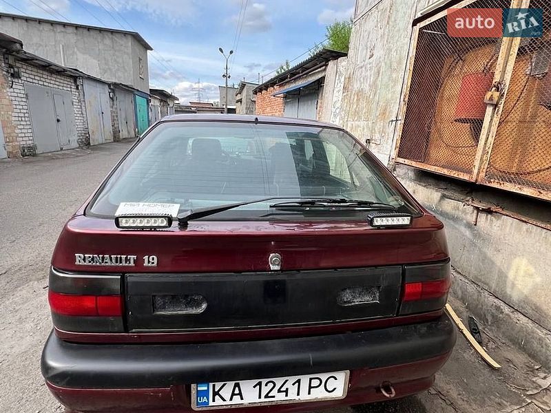 Хэтчбек Renault 19 1993 в Киеве
