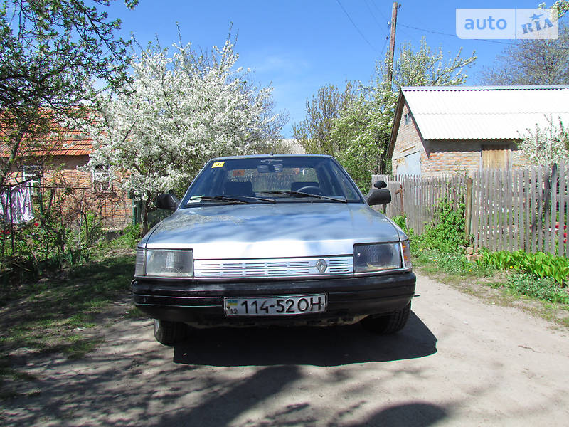 Седан Renault 21 1988 в Полтаве