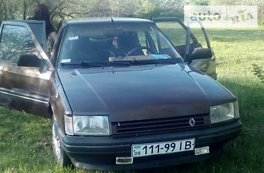 Седан Renault 21 1989 в Черновцах