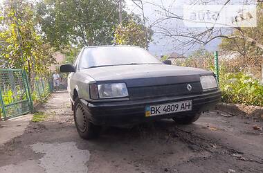 Седан Renault 21 1989 в Ровно