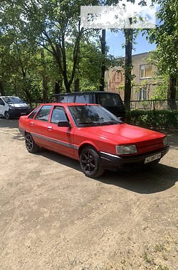 Седан Renault 21 1986 в Ужгороде