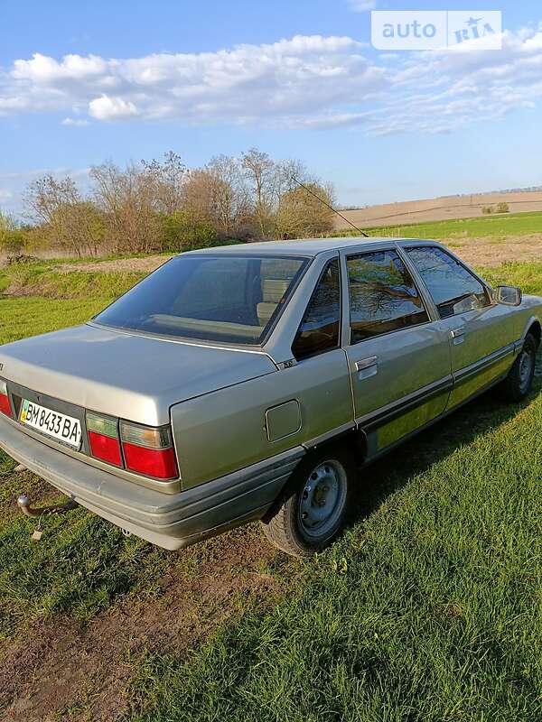 Седан Renault 21 1988 в Ромнах