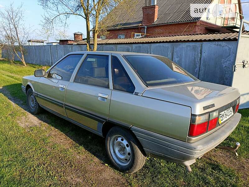 Седан Renault 21 1988 в Ромнах