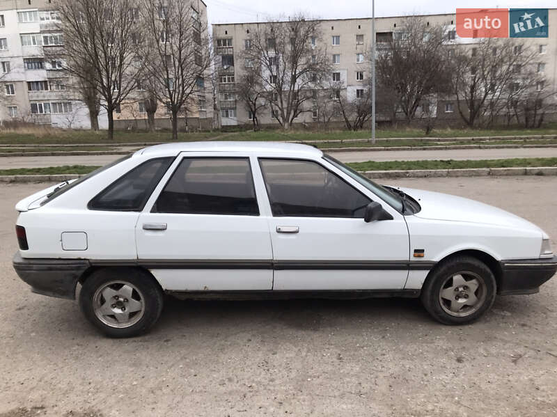 Хетчбек Renault 21 1990 в Первомайську
