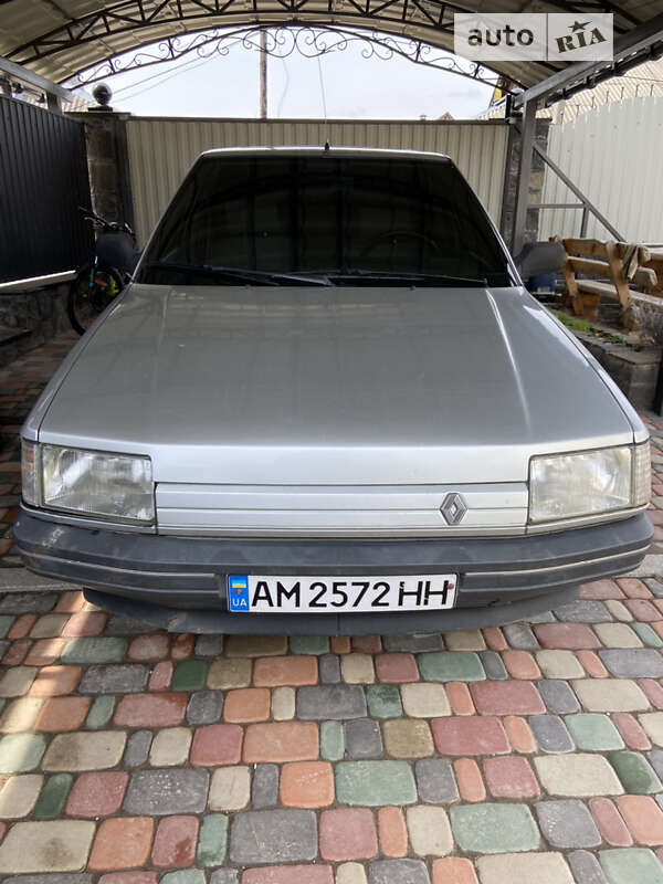 Седан Renault 21 1989 в Коростишеві